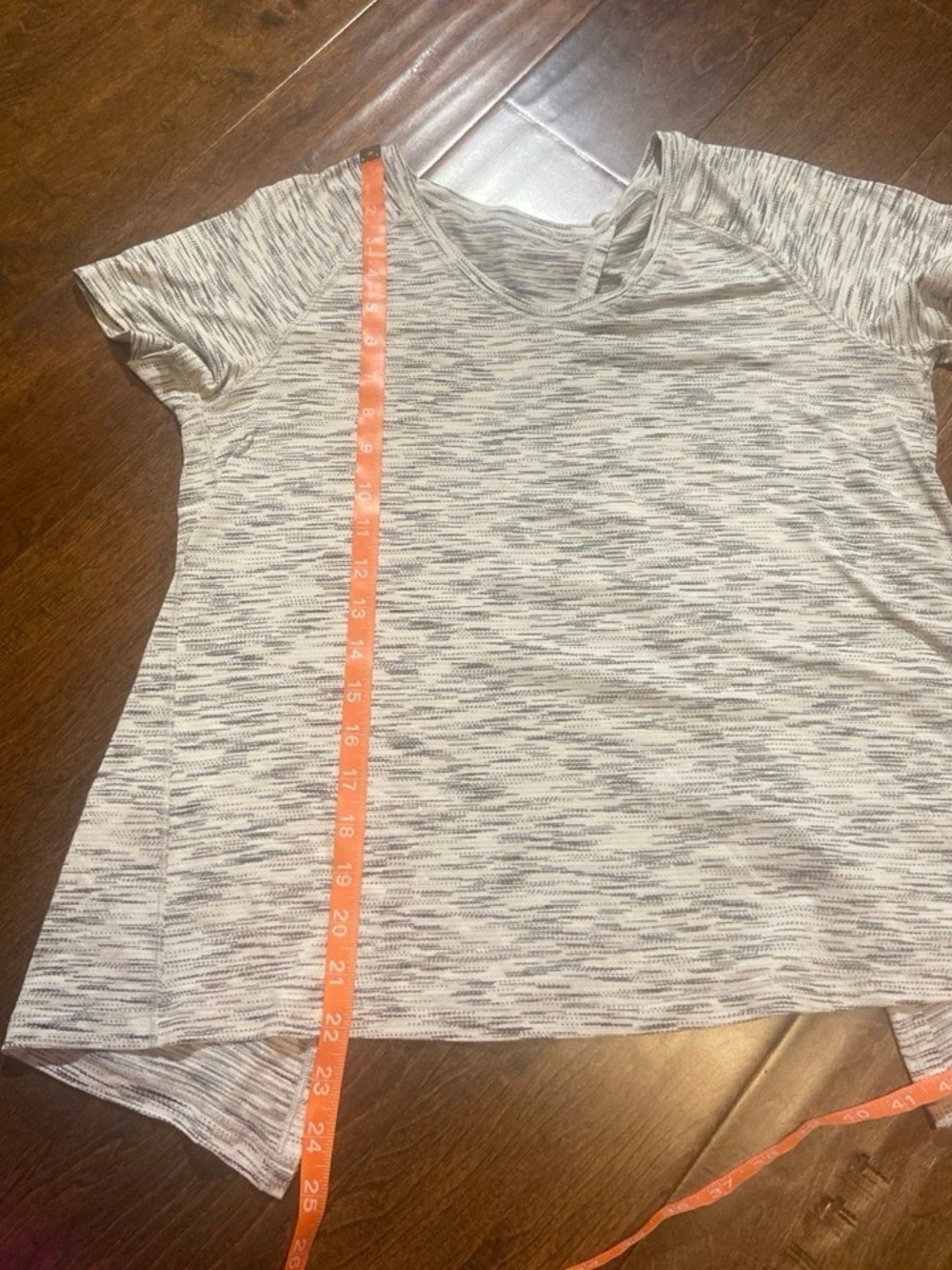 Lululemon open back/tie knot space gray color size 4 - Picture 5 of 5